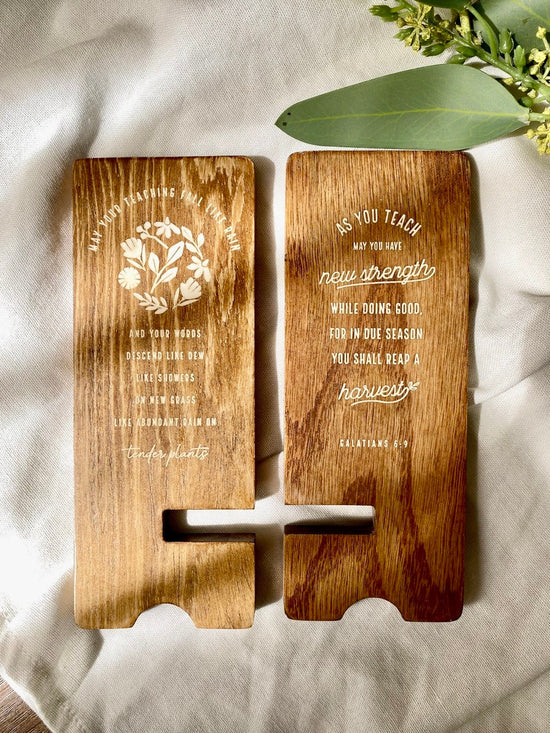 Teacher Phone Stand {Galatians 6:9} and {Deuteronomy 32:2}